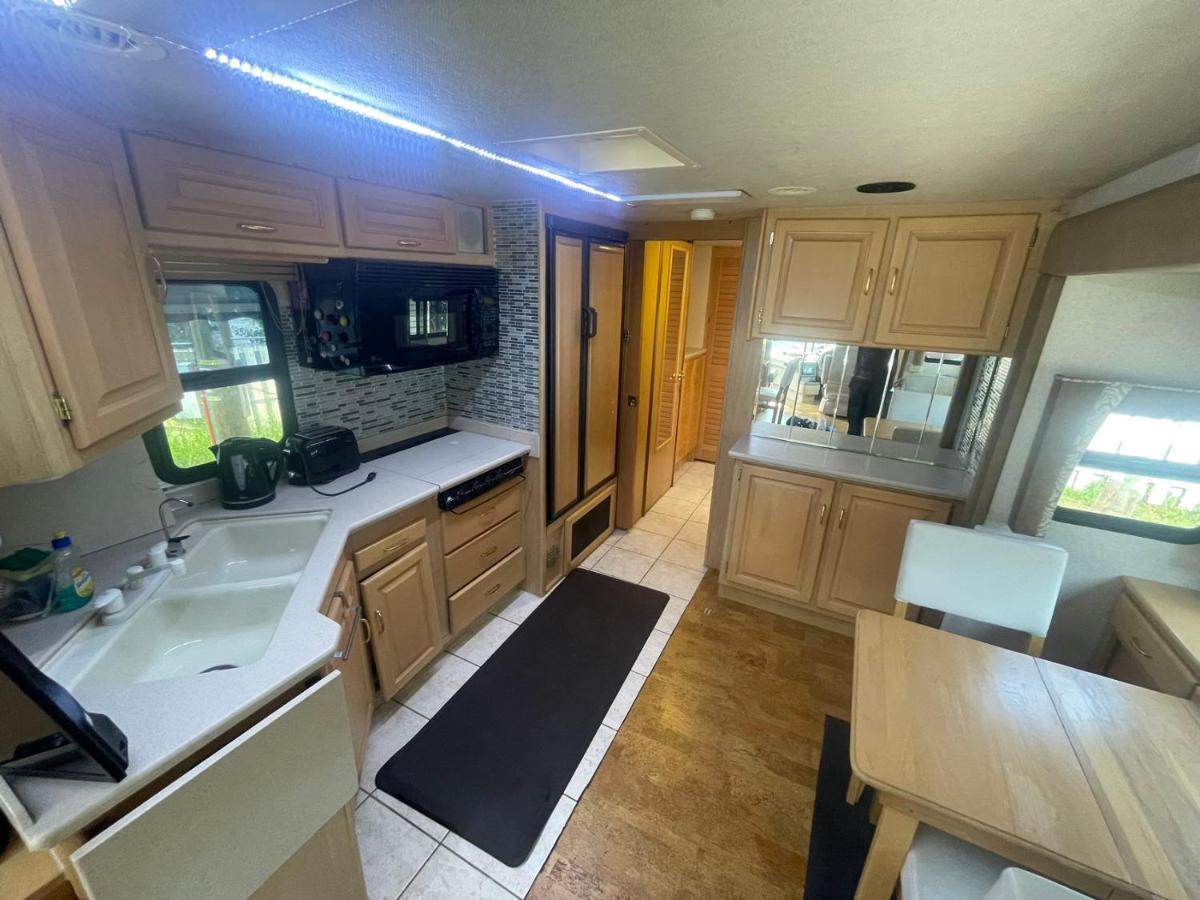 Готель Rundle Mountain Rv Park Кенмор Екстер'єр фото