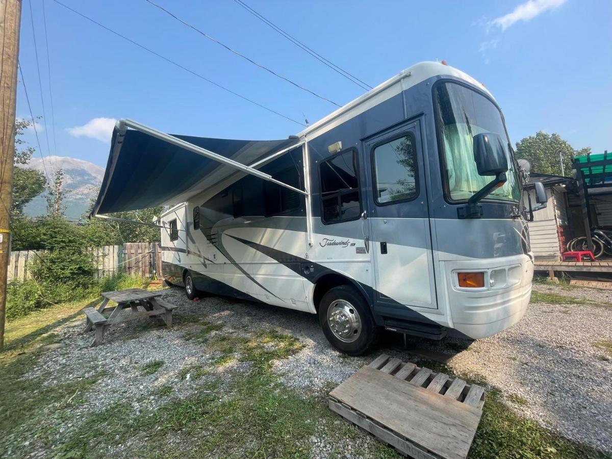 Готель Rundle Mountain Rv Park Кенмор Екстер'єр фото
