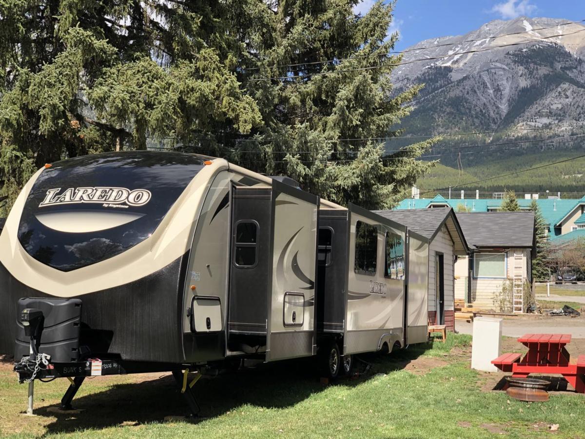 Готель Rundle Mountain Rv Park Кенмор Екстер'єр фото