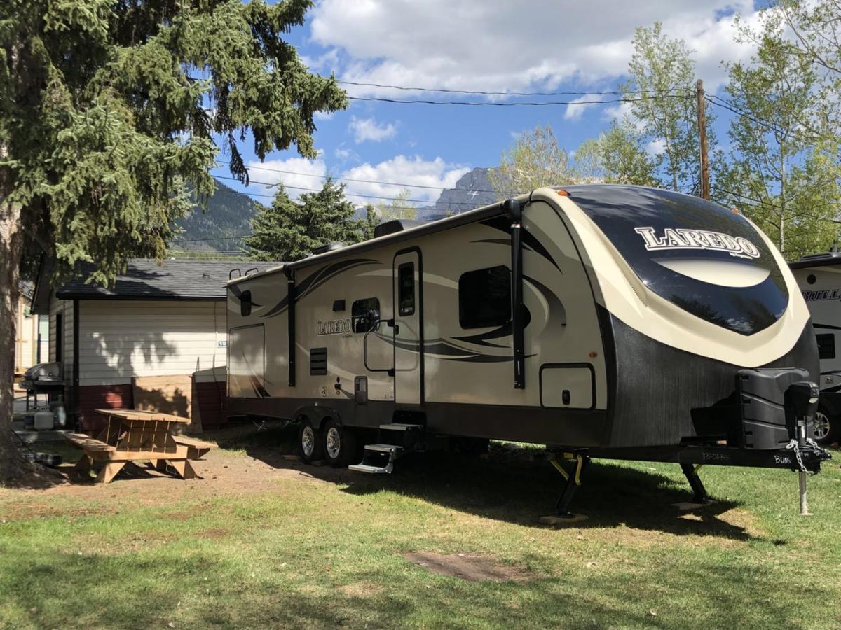 Готель Rundle Mountain Rv Park Кенмор Екстер'єр фото