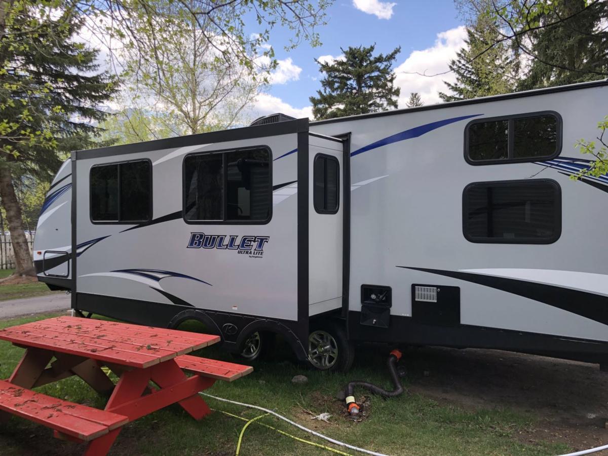 Готель Rundle Mountain Rv Park Кенмор Екстер'єр фото