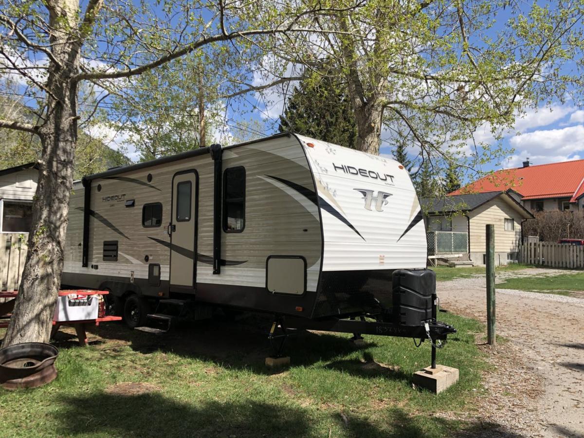 Готель Rundle Mountain Rv Park Кенмор Екстер'єр фото
