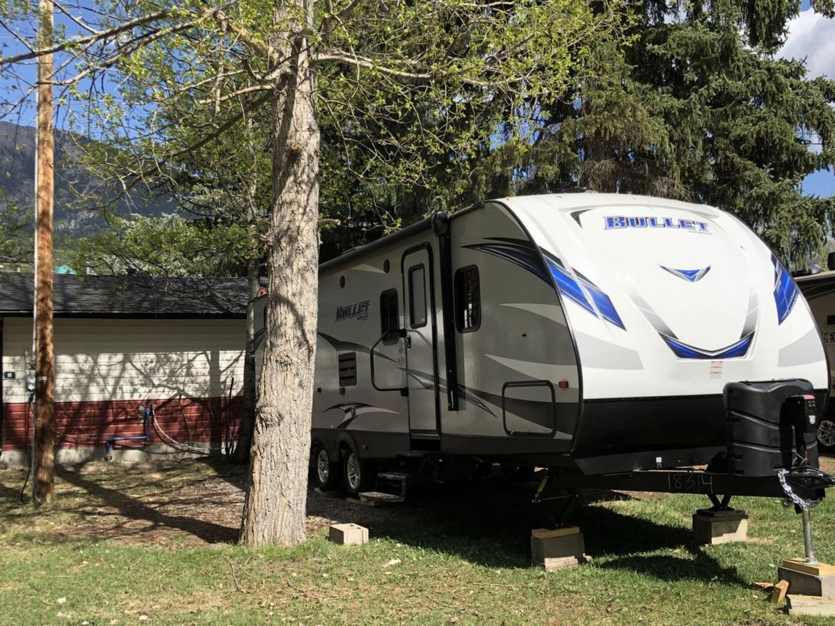 Готель Rundle Mountain Rv Park Кенмор Екстер'єр фото