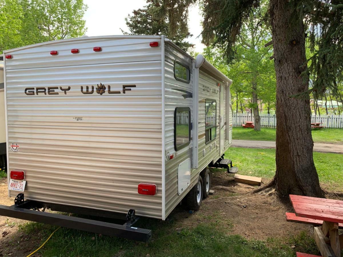 Готель Rundle Mountain Rv Park Кенмор Екстер'єр фото